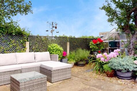 News Lane Rear Garden
