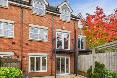 CAM01995G0-PR0384-STILL048