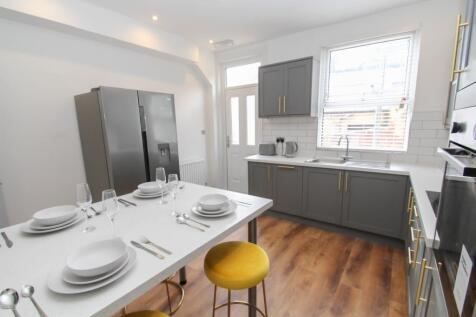 Wetherby Grove, Leeds, LS4 photo 4