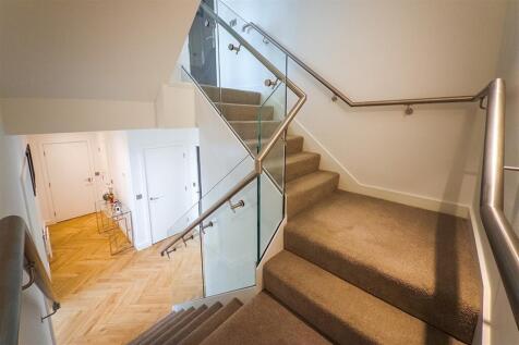 3 bed, 3 bath Penthouse in Manchester - Photo 13