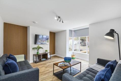 6-bed house on Norwood Place, Leeds, £4,030/mo