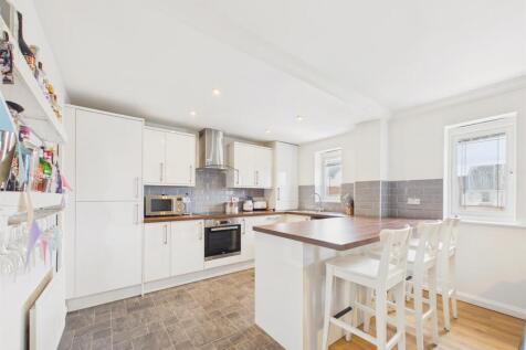 LOUNGE / KITCHEN/ DINING ROOM