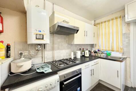 3-bed detached on Abbey Street, Lenton, £1,105/mo