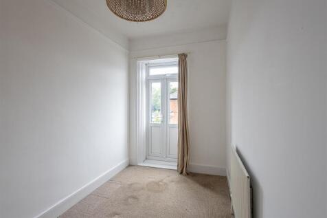 Bedroom/ Study