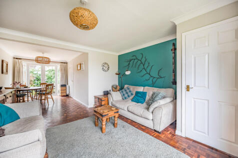 1370287-9-68f5ff6...