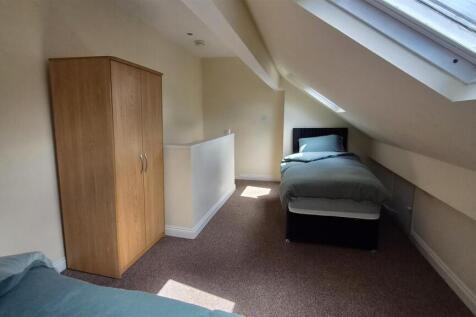 Fountain Street, Morley, Leeds photo 5