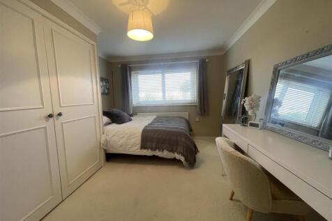 Keelan grd floor bed 3.JPG