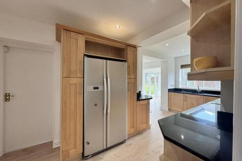 Somerset Road, Broadheath photo 5