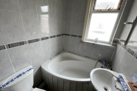 Bathroom 2 T202606101256.jpg
