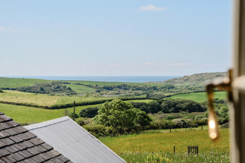 1298221-63-682df7...