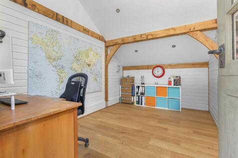 Tall trees, Kites Hardwick