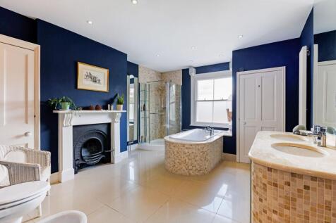 Ensuite bathroom