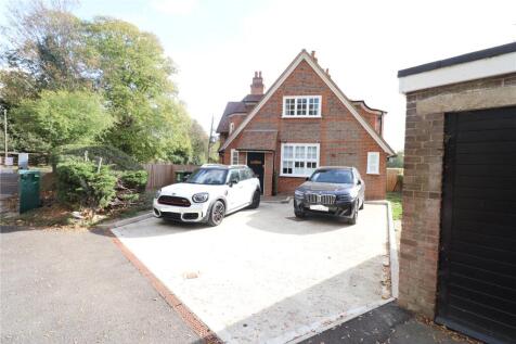 3-bed detached on Shenley Lane, St Albans, AL2, £4,150/mo