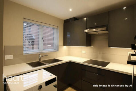 Page Close, DAGENHAM photo 4