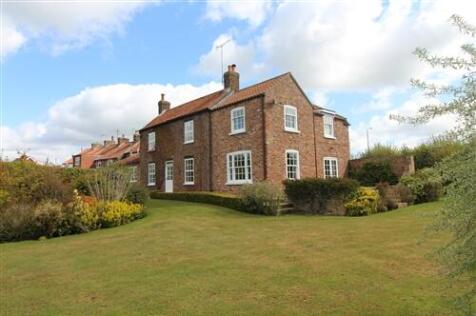 A four bedroom detached house - To Rent