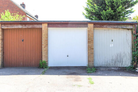 Garage (in middle...