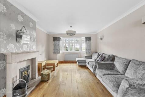 81 Sheepcote Dell Rd, HP15 6TL-13.jpg