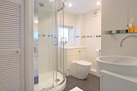 Buoys GF Shower Room.jpg