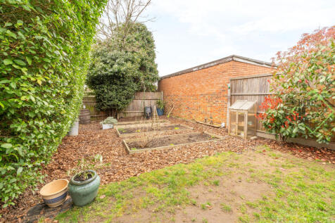 Berkshire Gardens, London, N13 6AA-1 (56)