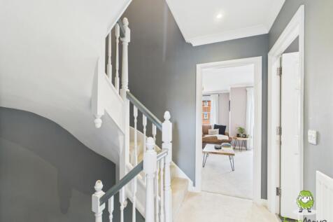 EweMove Basingstoke Estate Agents 21 Gaiger Avenue