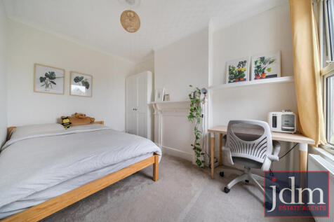 04a01351-7ae3-493...