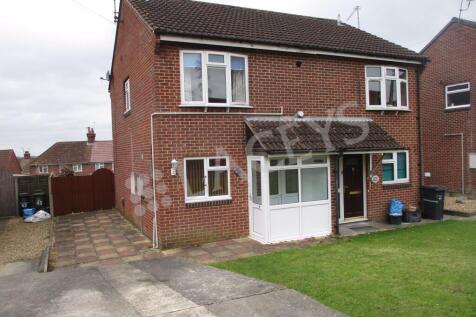 2-bed semi-detached on Southway Crescent, Yeovil, BA21 3EA, £995/mo