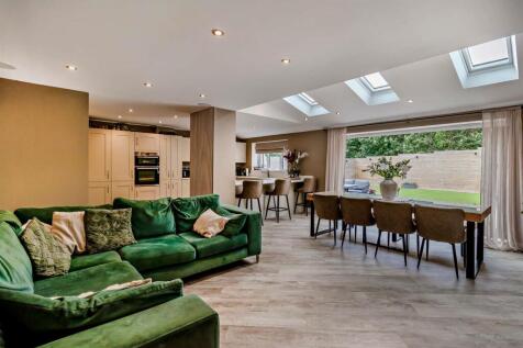 KITCHEN/FAMILY/DINING ROOM