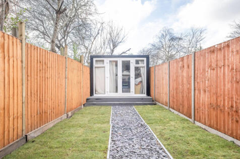 4 bed, 2 bath Semi-Detached in leeds - Photo 3