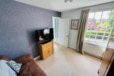 DRESSING AREA/SITTING ROOM