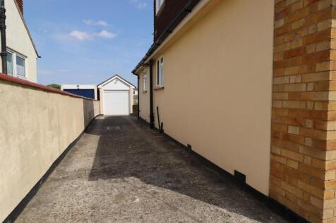 Side entrance to Garage/Rear garden