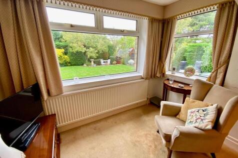 rear bay window on dining room.jpg