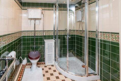 GROUND FLOOR SHOWER ROOM