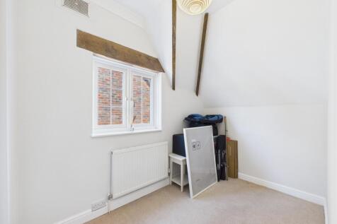 CAM02909G0-PR0460-STILL007