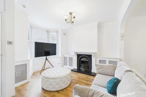 CAM02773G0-PR0380-STILL002