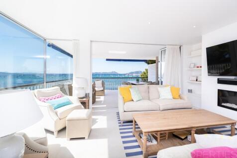 STUNNING FRONT LINE APARTMENT IN PORT DE POLLENSA