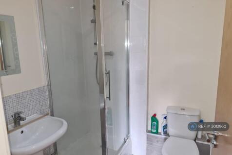 En Suite Shower Bed 2 