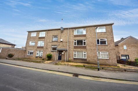 4 Russell Court, St. Neots, Cambridgeshire, PE19 1AZ
