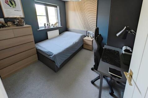 e309b3e8-bed 202.jpg