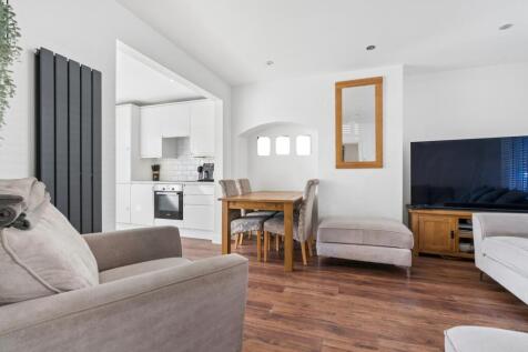 46 Winchcombe Road SM5 1RB Reception 2