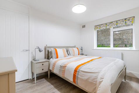 A14 - Flat 3 Whiteladies New Road Stoke Fleming - 