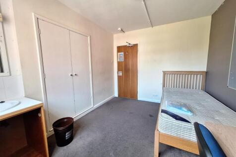 Room 29 Martindale Court (2).jpg
