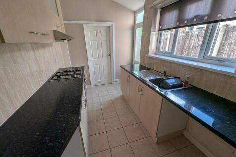 Falcon View off Hudsons Drive, Cotteridge, Birmingham B30 3BE photo 4