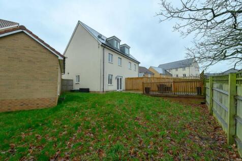 Rear garden pic 2.jpg