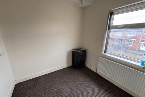 82 Forbes Road bed2.jpeg