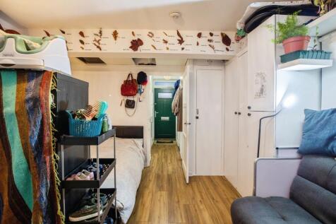 Living Room/Bedroom