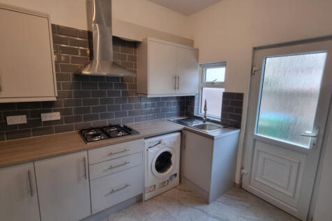 Holmfirth Street, M13 0NS photo 4