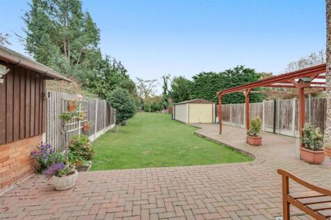52 RUNWELL ROAD INSIDE-12.jpg