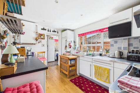 CAM03218G0-PR0737-STILL013