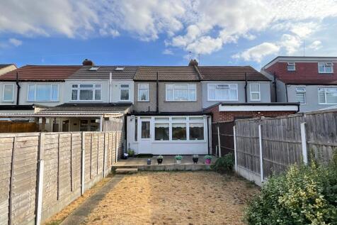 REAR GARDEN approx 70ft