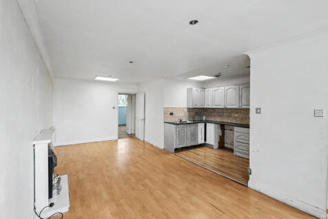 69 Saltersgill Avenue, Middlesbrough, North Yorkshire, TS4 3JT